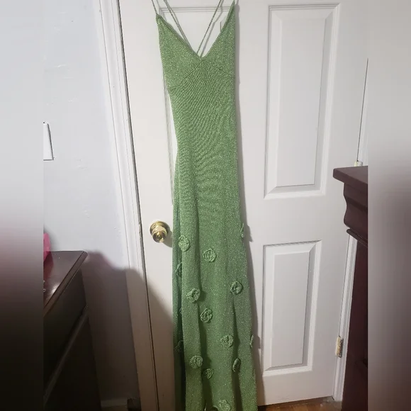 Elegant Green Evening Dress - Picture 5 of 5
